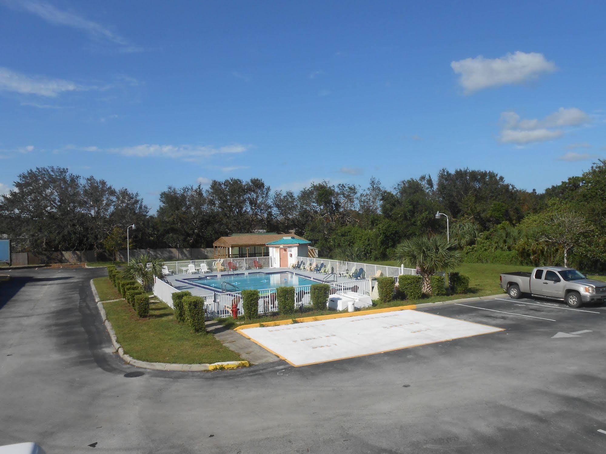 Executive Garden Titusville Hotel Luaran gambar